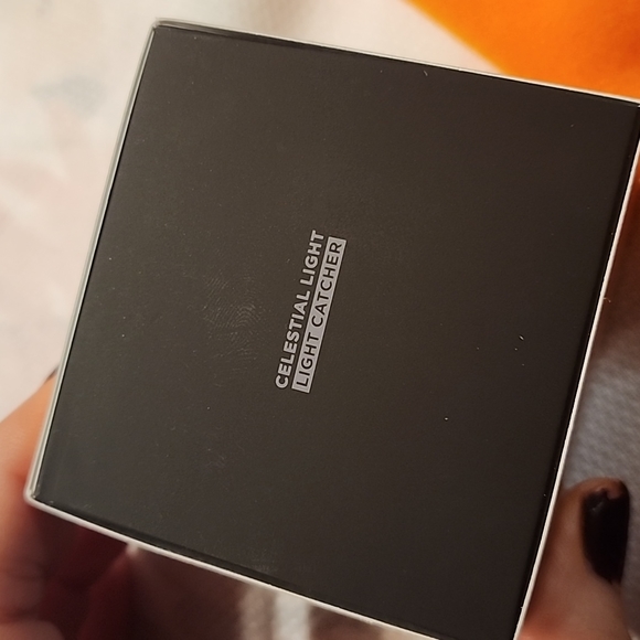 Laura Mercier Translucent Loose Setting Powder in "Light Catcher" **New** - Picture 3 of 7